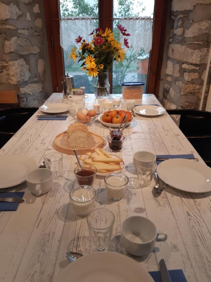 La Ferme Du Bonheur - Chez L'Gaby Hotel Porrentruy Bagian luar foto