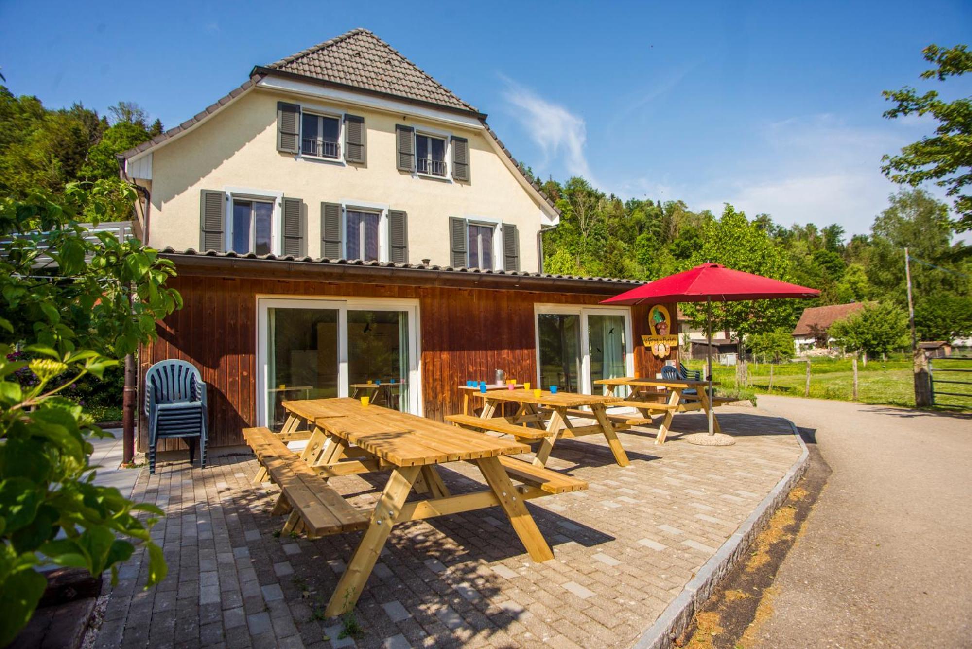 La Ferme Du Bonheur - Chez L'Gaby Hotel Porrentruy Bagian luar foto